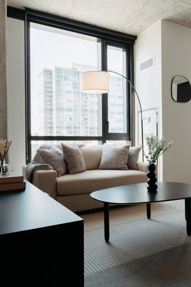 755 S Clark St #1337725P - Photo 7 of 50