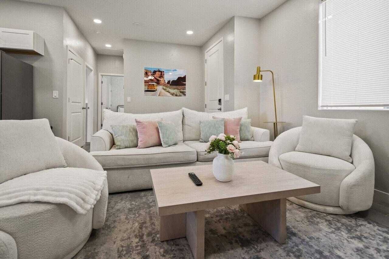 6612 W Paradise Ln #1240449P - Photo 2 of 36