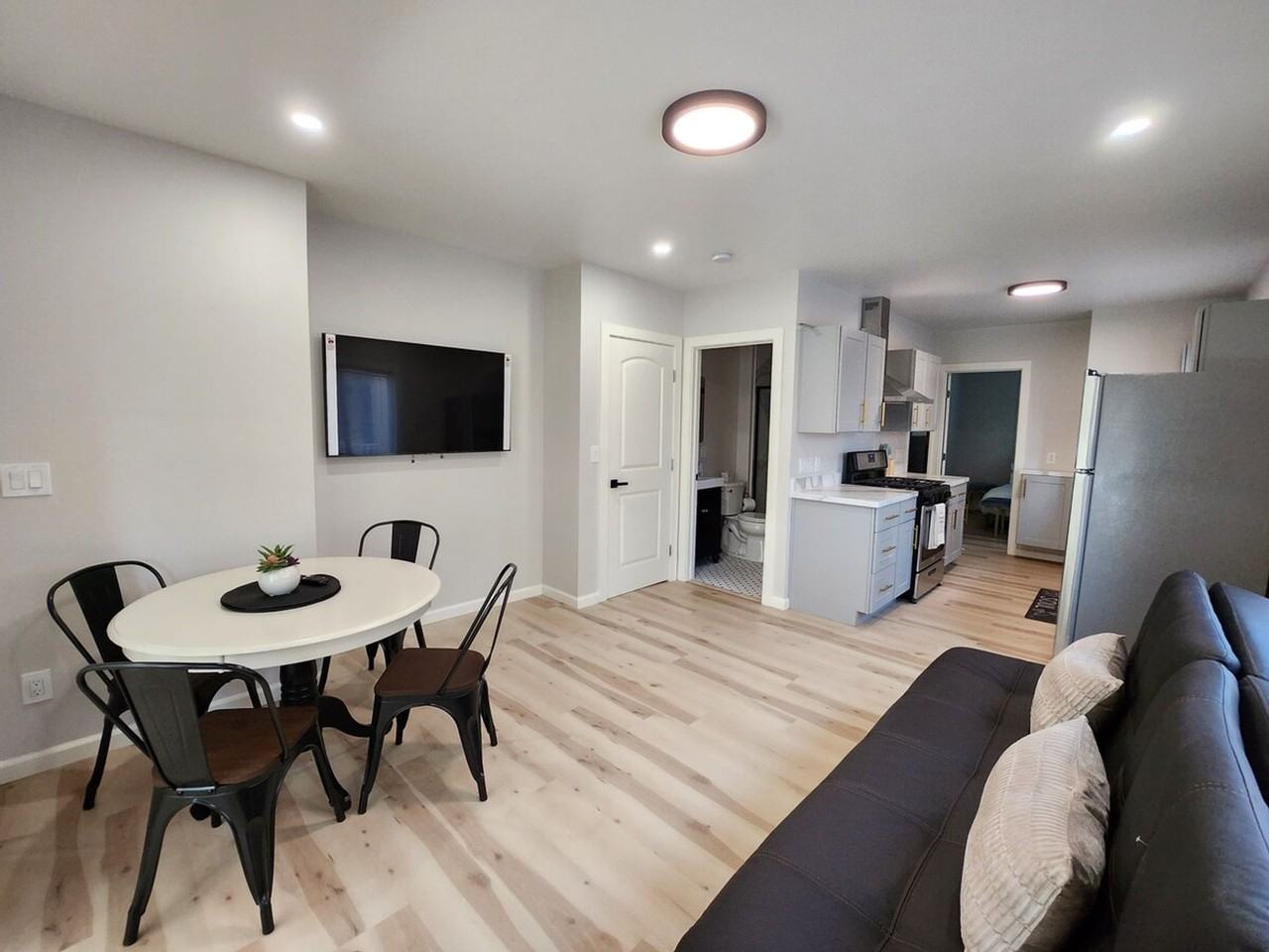 6628 Telegraph Ave #1424325P - Photo 3 of 22