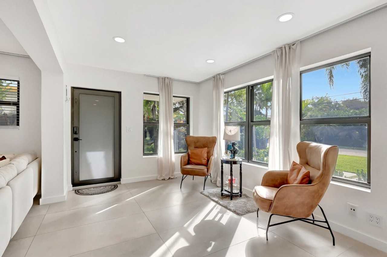 1315 Ne 4th St #1501428P - Photo 7 of 50