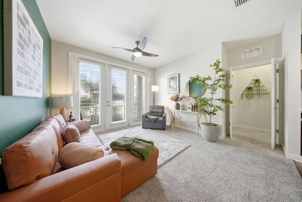 1700 W Cleveland St #1507050P - Photo 3 of 50
