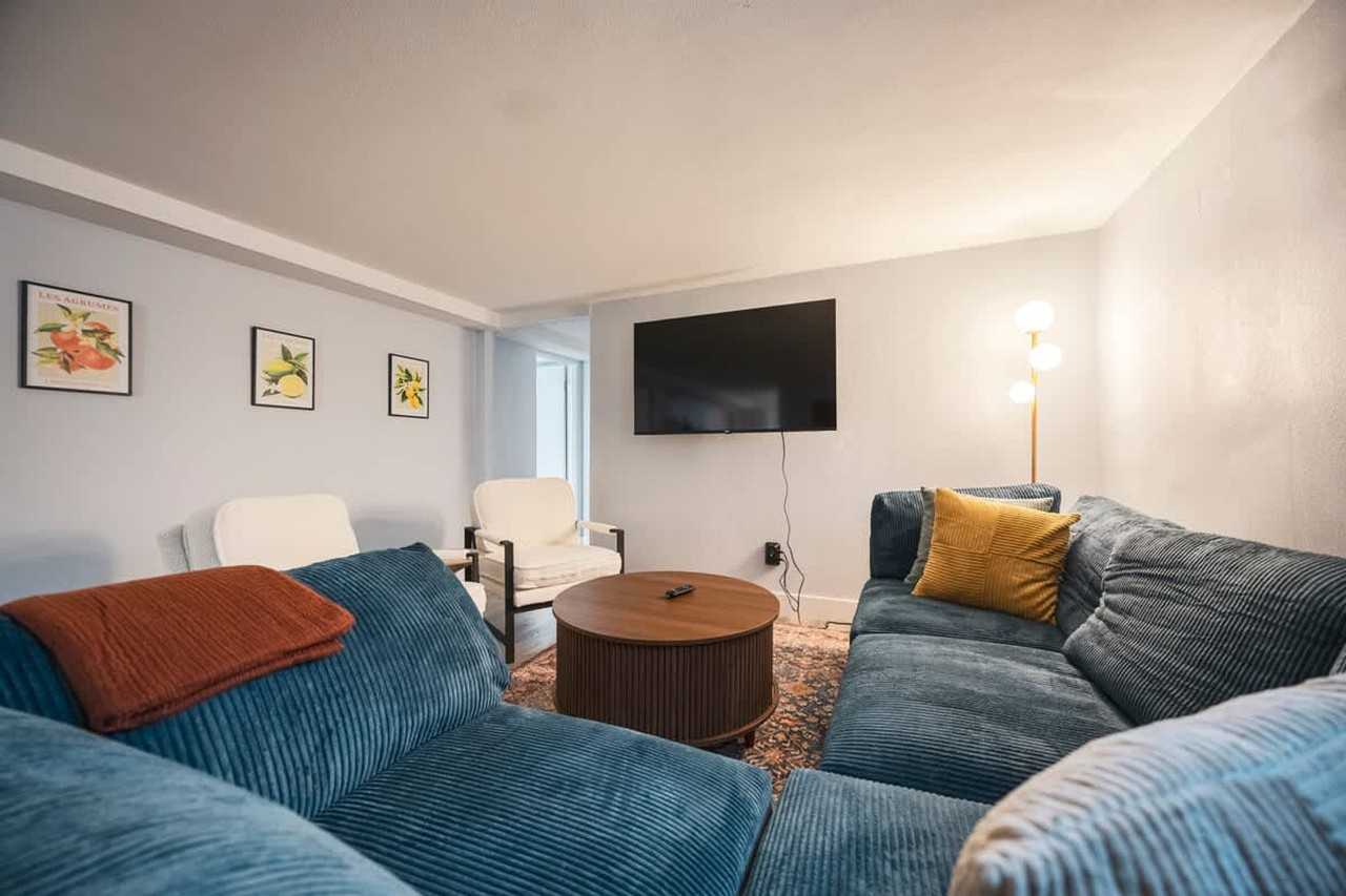 1532 Perry St #1367371P - Photo 2 of 50