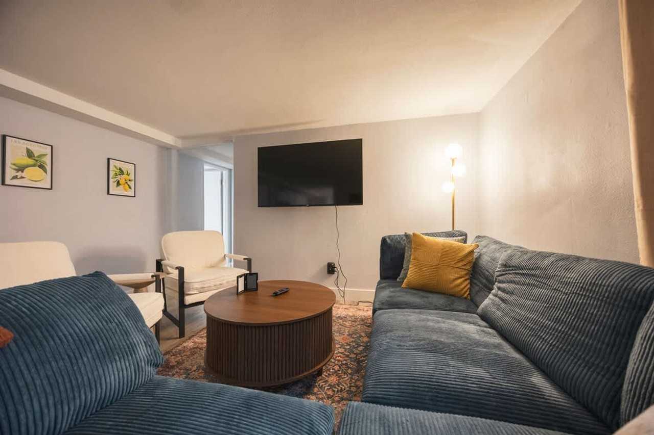 1532 Perry St #1367371P - Photo 4 of 50