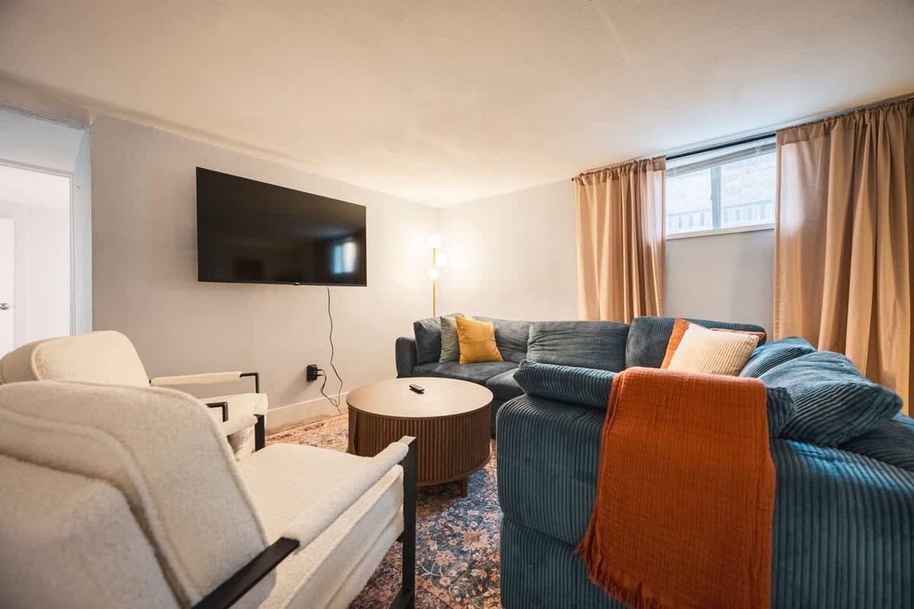 1532 Perry St #1367371P - Photo 5 of 50