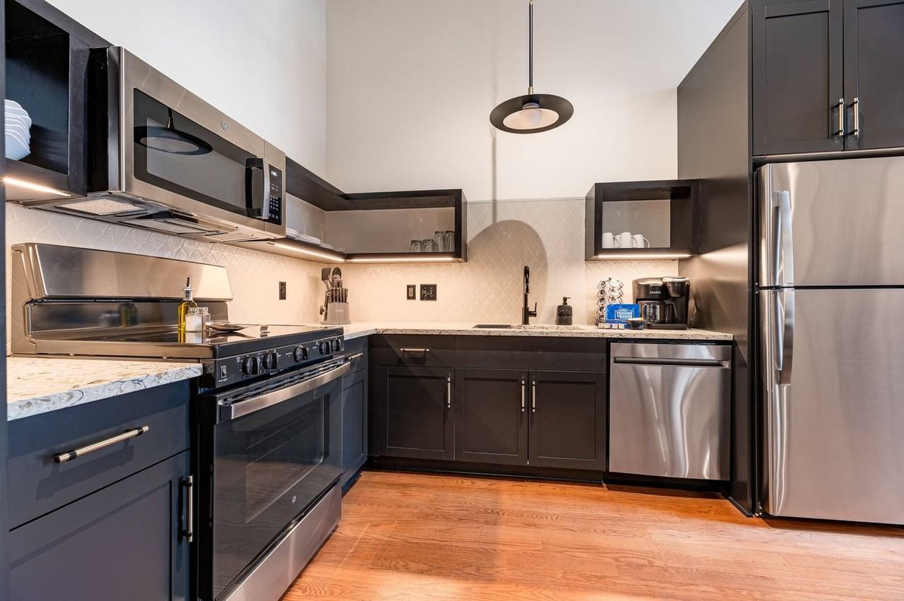 1011 Canal Street - Photo 6 of 28