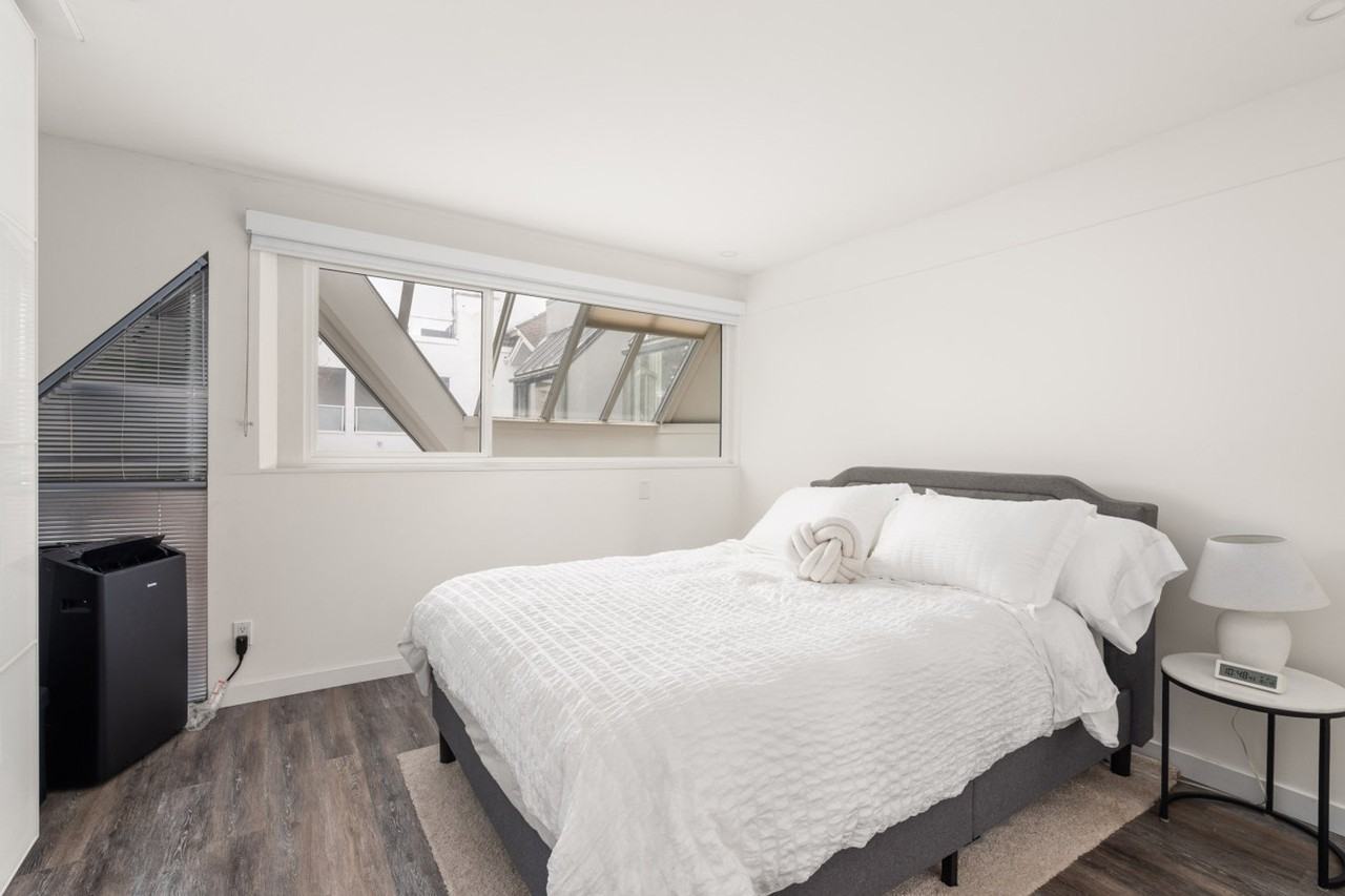1870 Yew St #1516059P - Photo 2 of 27