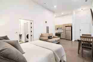 3938 S Grand Ave - Photo 1 of 1