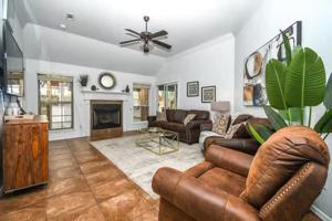 featured image of 731 E Cypress Ct