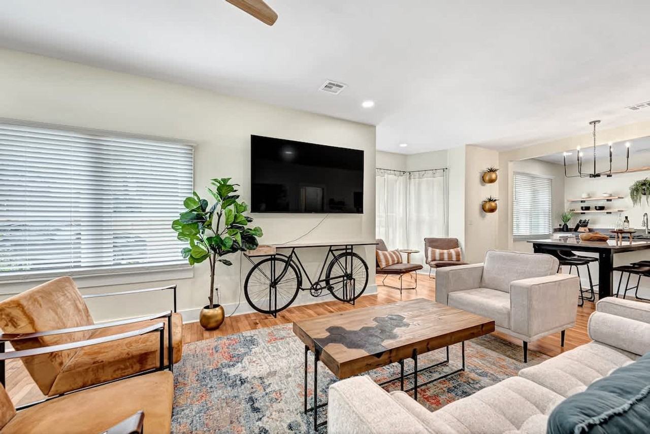 426 S Washington St #1520937P - Photo 6 of 50
