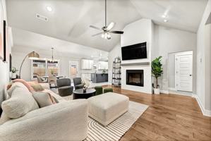 featured image of 951 Sugar Pine St