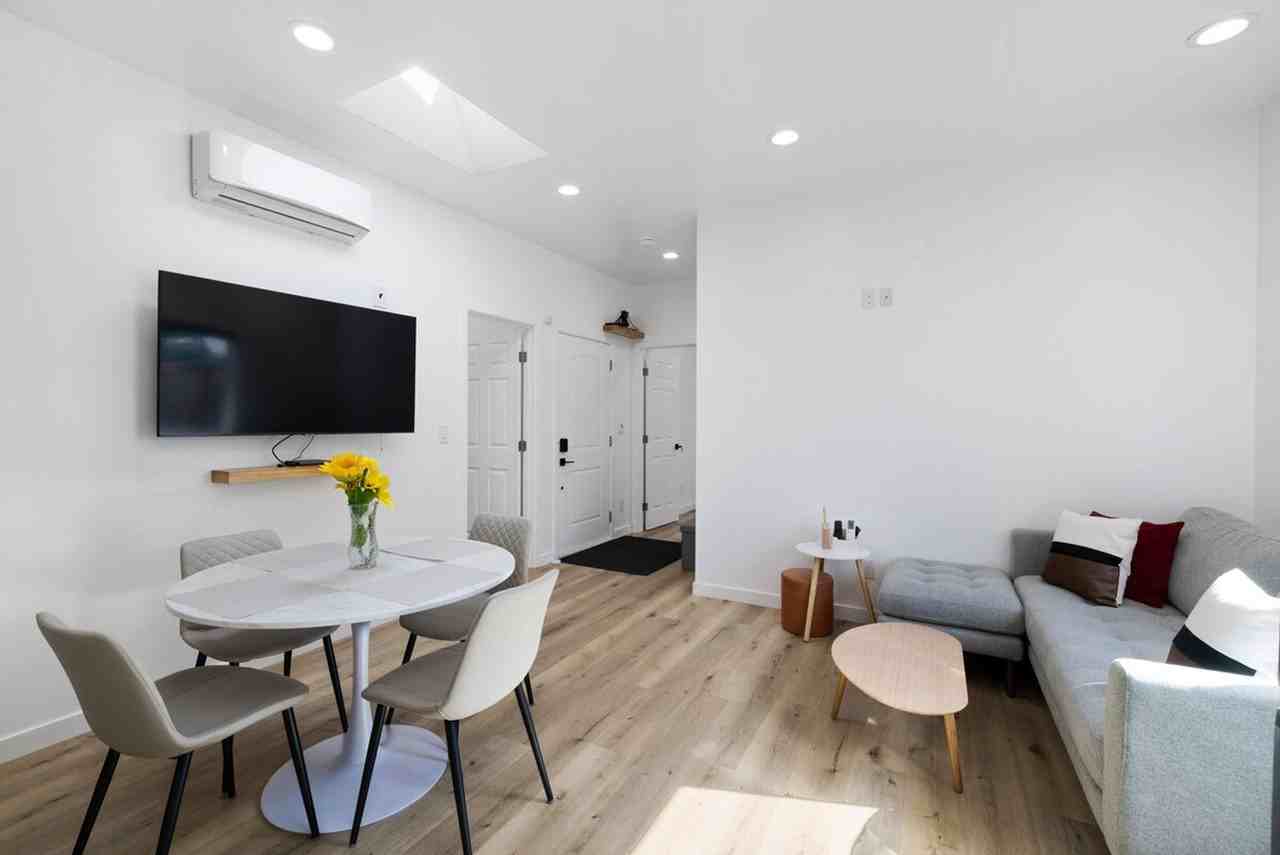 1048 Empey Way #1523930P - Photo 5 of 50