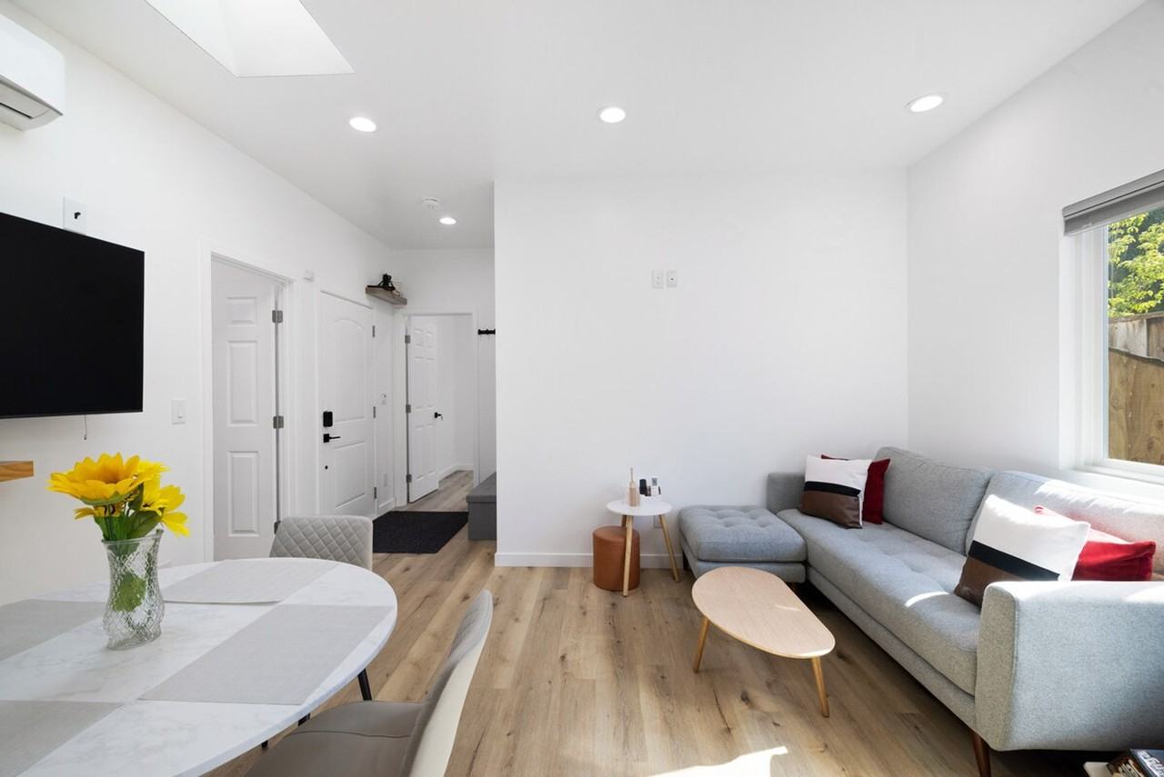 1048 Empey Way #1523930P - Photo 6 of 50
