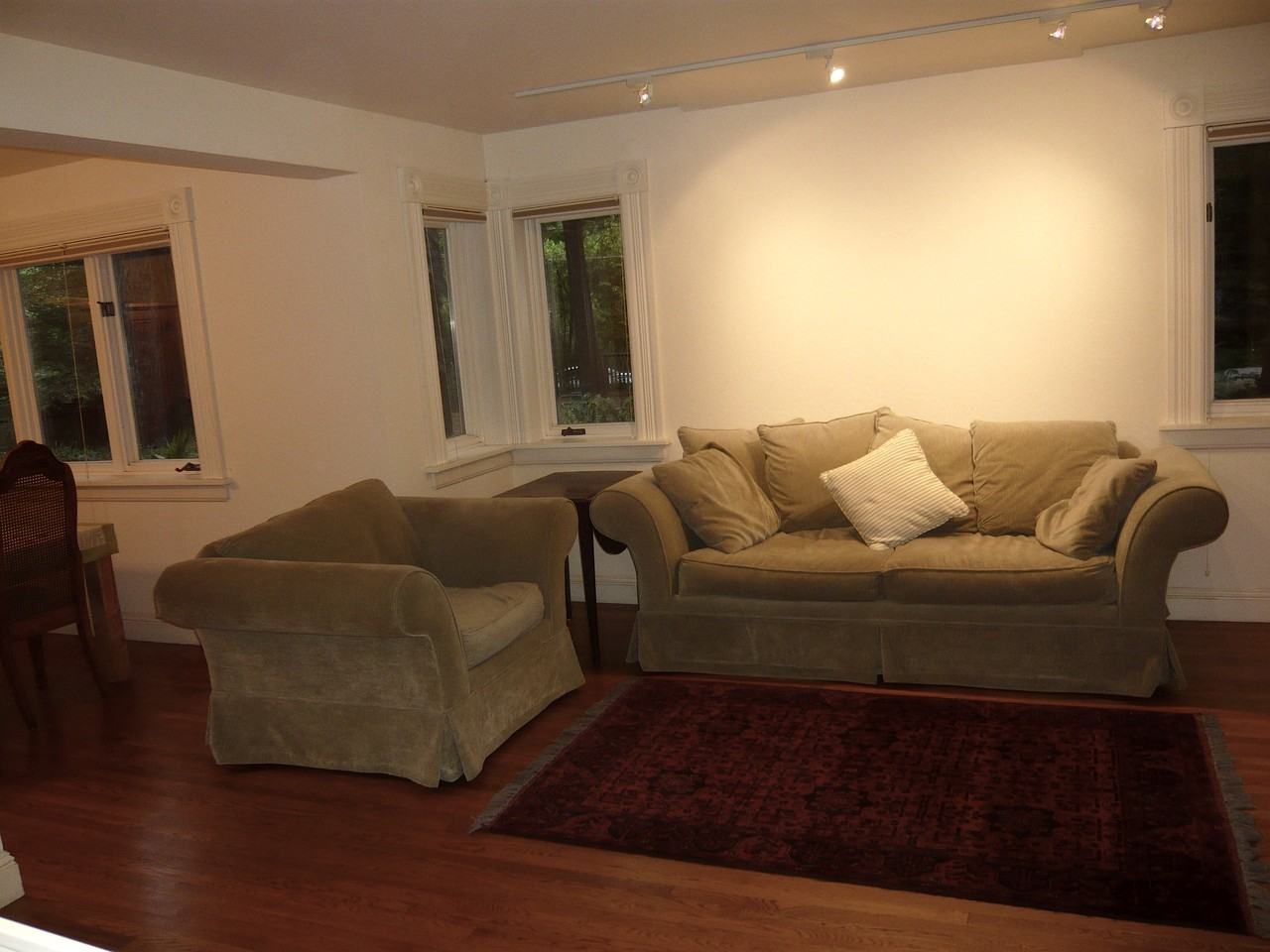 130 Cascade Drive 1 bedroom  - Photo 3 of 7