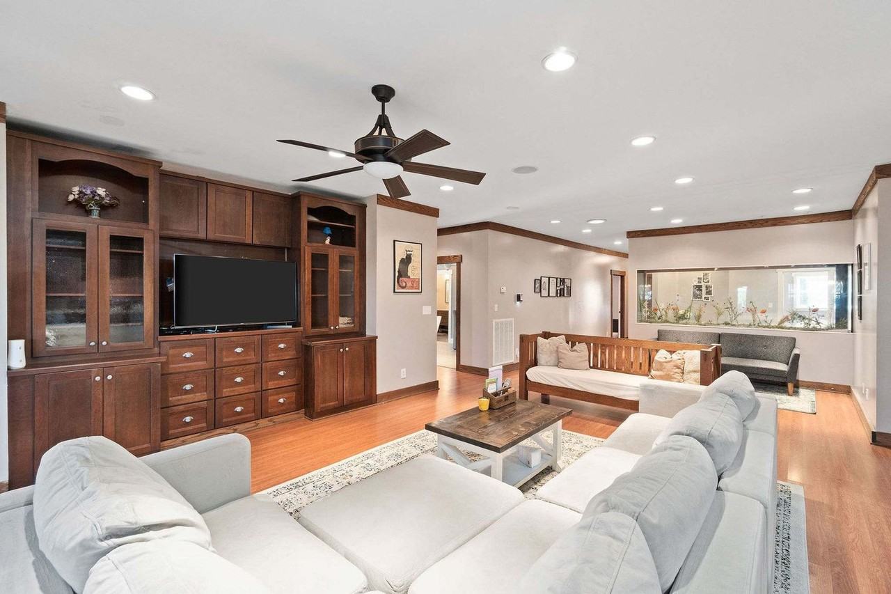 209 Windmeade Cir #1523806P - Photo 4 of 38