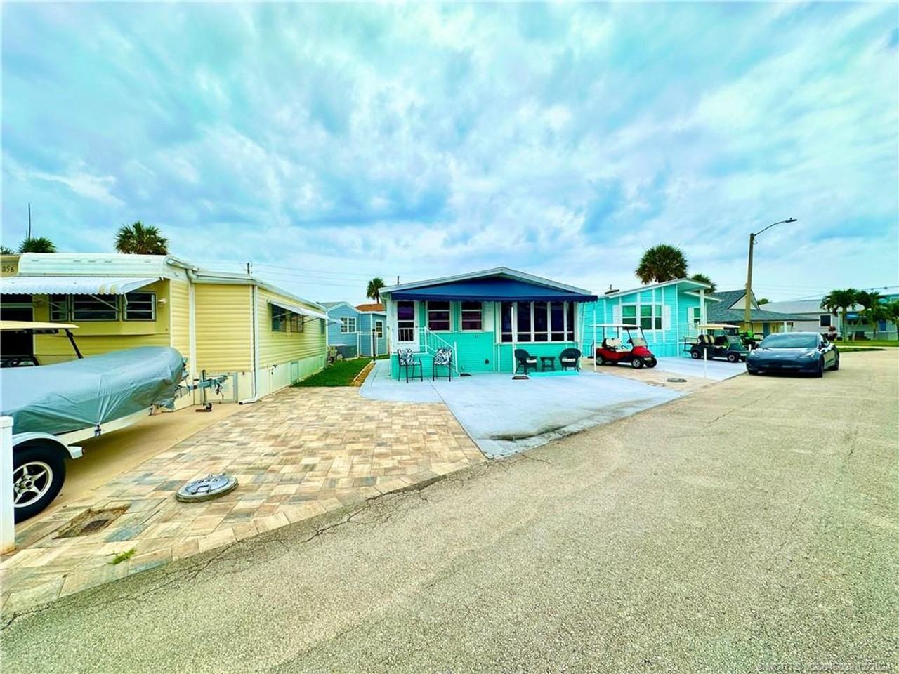 927 Nettles Blvd #1537521P - Photo 5 of 16