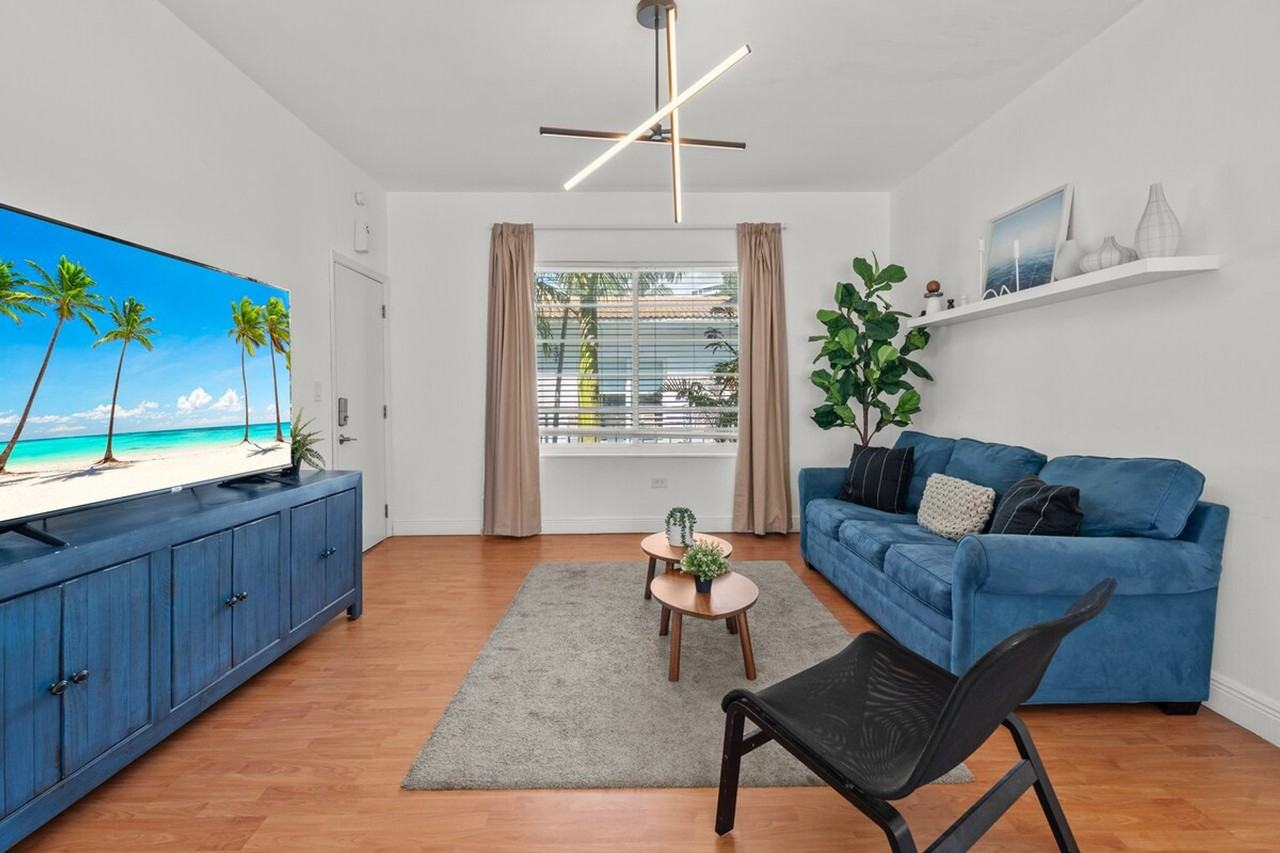 1335 Lincoln Rd #1540545P - Photo 4 of 17