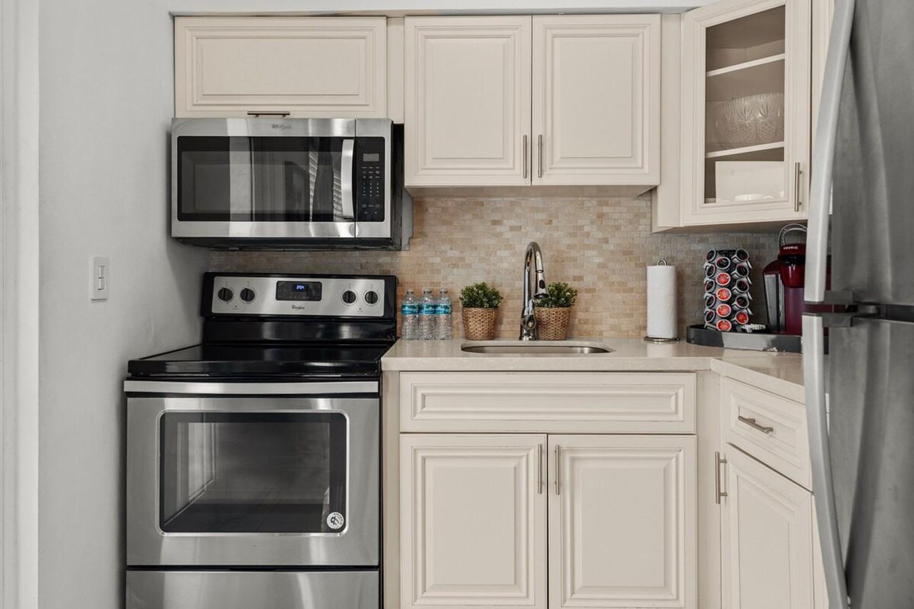 1335 Lincoln Rd #1540545P - Photo 7 of 17