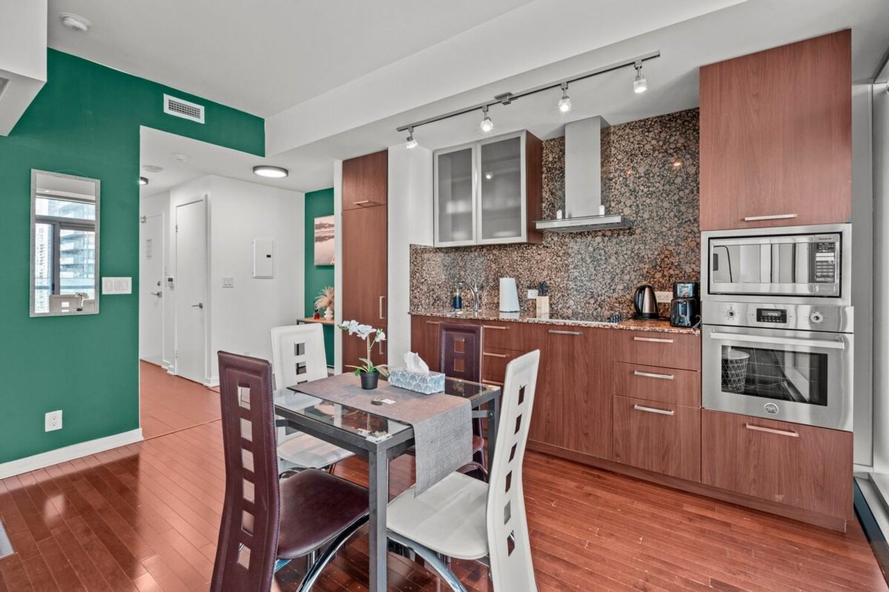 25 Lower Simcoe St #1541007P - Photo 2 of 12