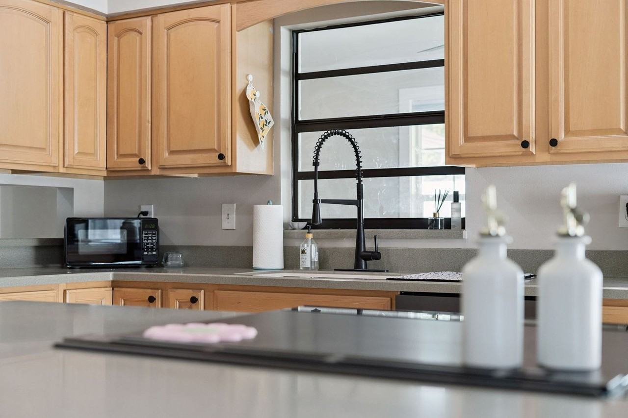 2662 Shadybranch Dr #1541216P - Photo 4 of 36