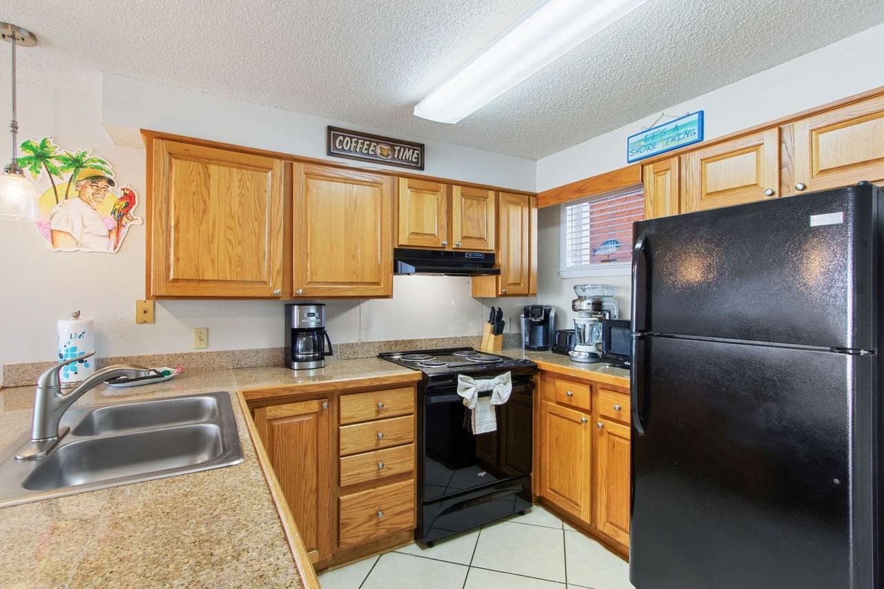 633 W Beach Blvd #1541217P - Photo 4 of 12