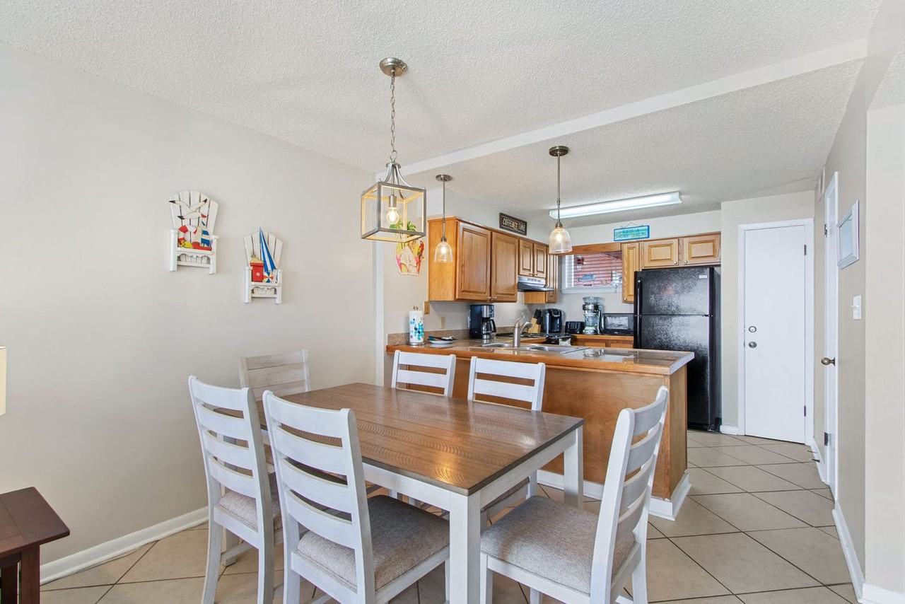 633 W Beach Blvd #1541217P - Photo 5 of 12