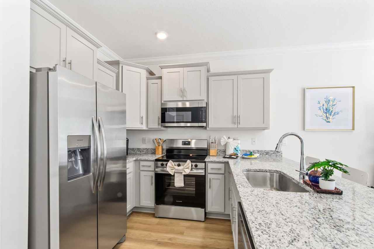 4246 Lost Bay Dr #1541221P - Photo 4 of 16