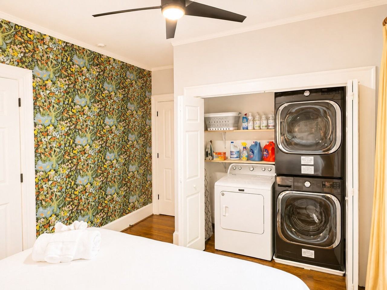 420 7th St Ne #1541067P - Photo 5 of 29