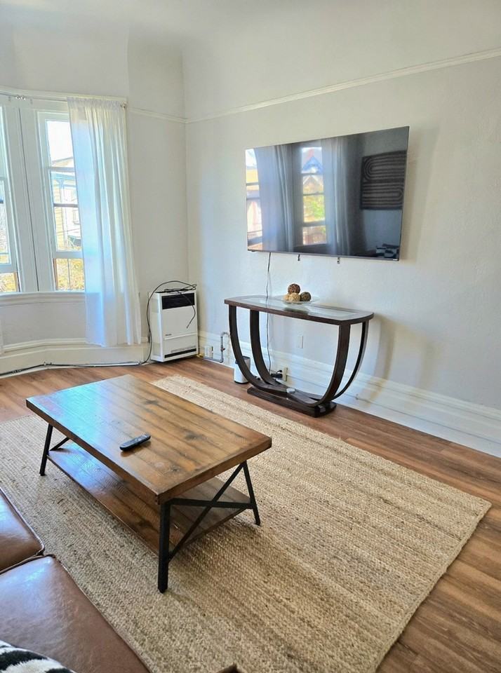 627 22nd St #1538075P - Photo 3 of 30