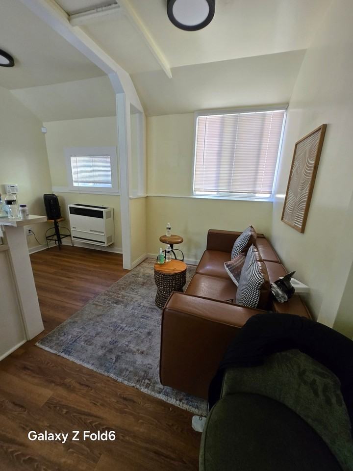 627 22nd St #1538075P - Photo 6 of 30