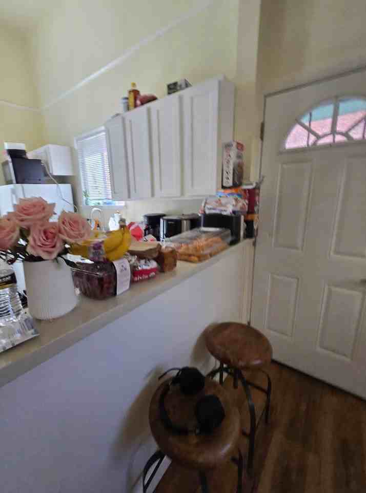 627 22nd St #1538075P - Photo 7 of 30