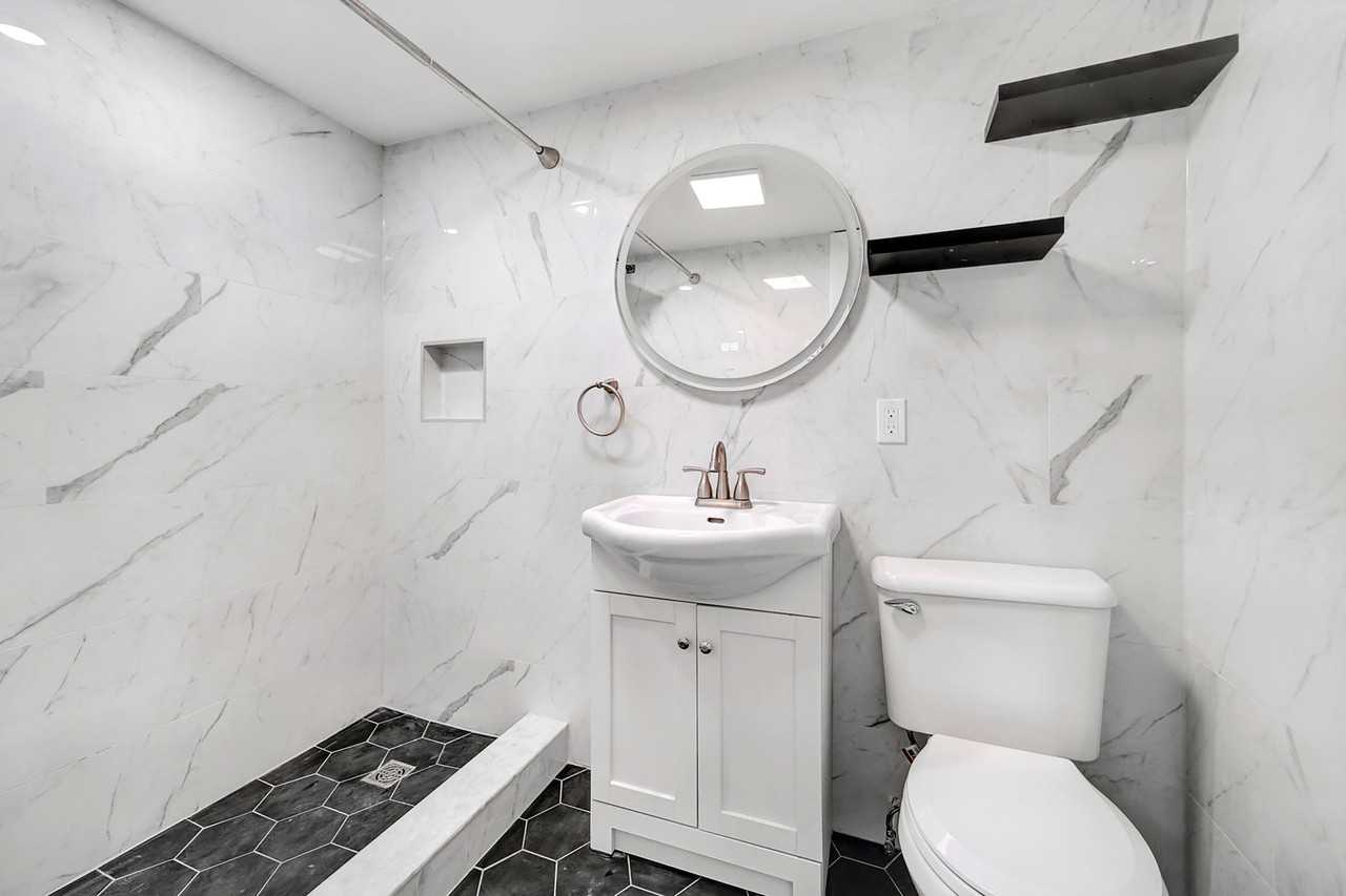 5042 4e Avenue #5042A - Photo 3 of 14