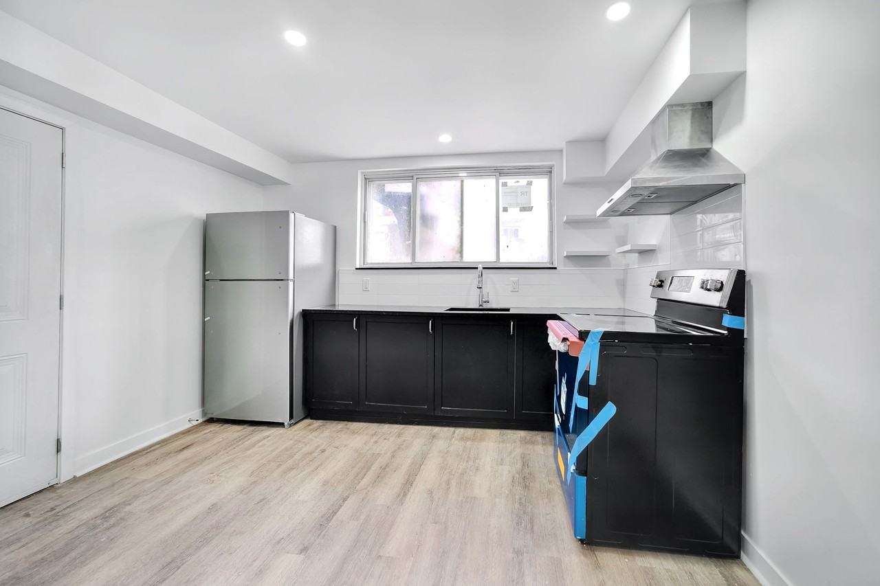 5042 4e Avenue #5042A - Photo 5 of 14