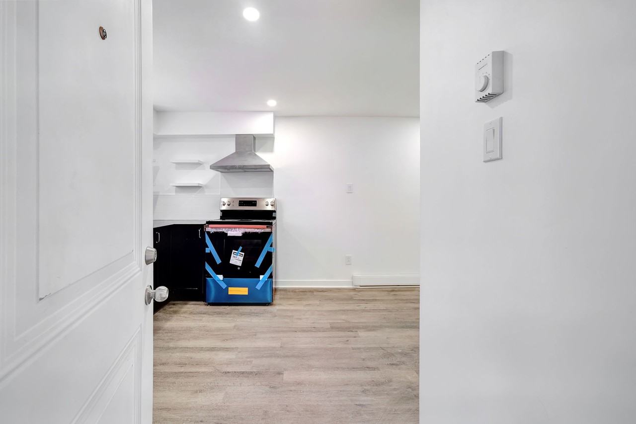 5042 4e Avenue #5042A - Photo 6 of 14