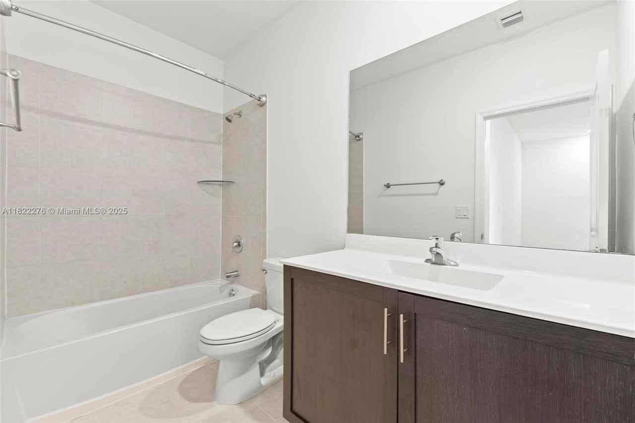 2668 Se 19th St - Photo 3 of 25