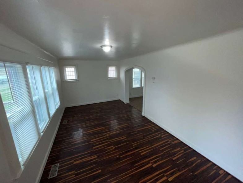 20290 Annott St - Photo 3 of 11
