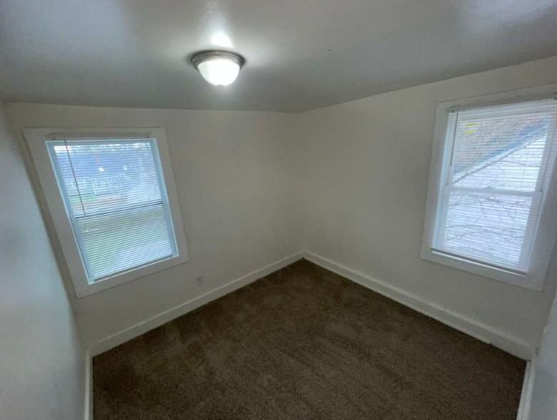 20290 Annott St - Photo 7 of 11