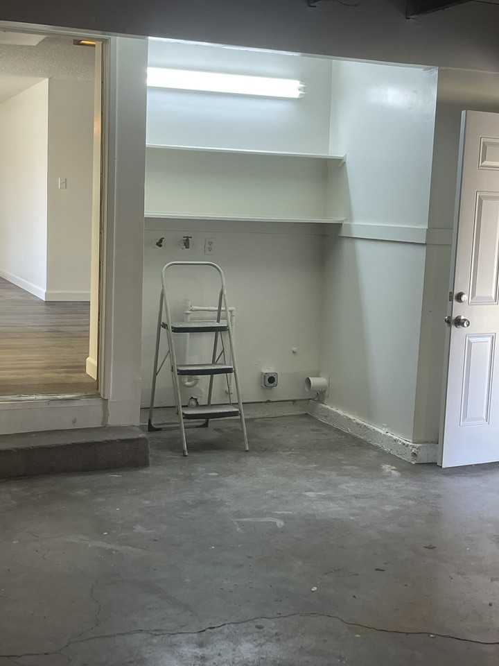 1315 Cardinal St - Photo 2 of 27