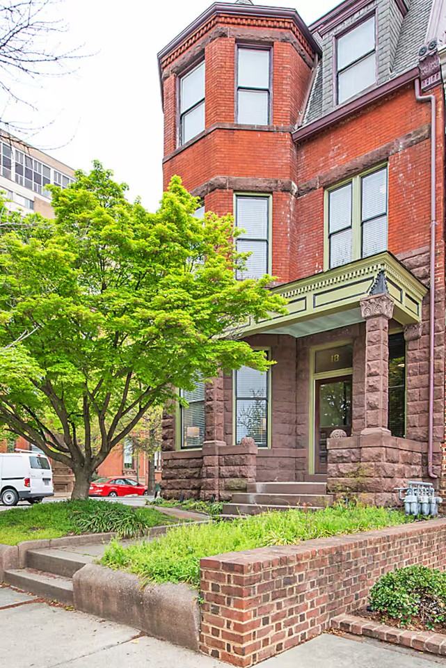 18 W Franklin St #4