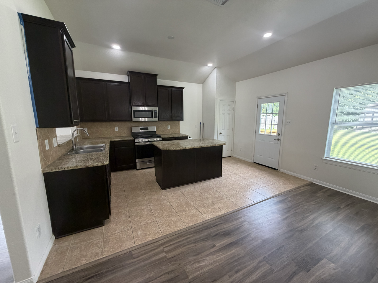 13802 Greyfield Ln - Photo 6 of 14