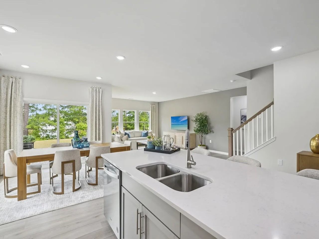 332 Karlov Rd - Photo 4 of 24