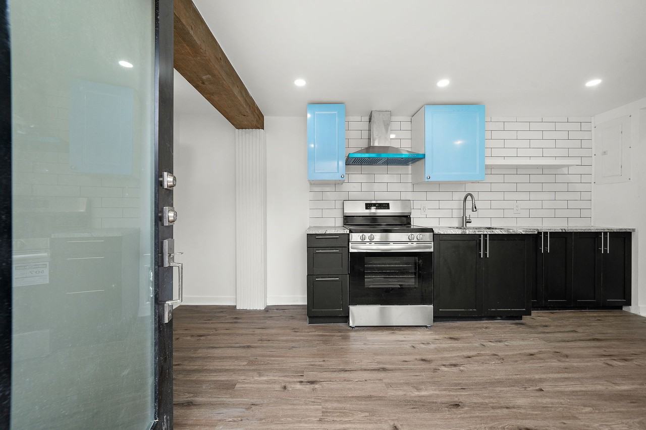 1808 Rue D'Iberville #1808 - Photo 3 of 16