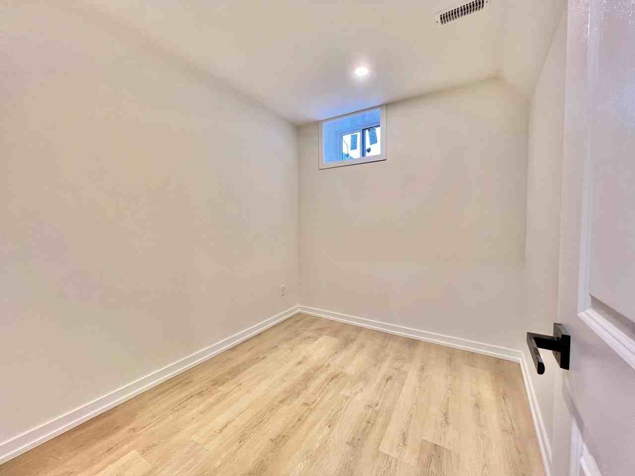 116 Day Avenue - Photo 4 of 11