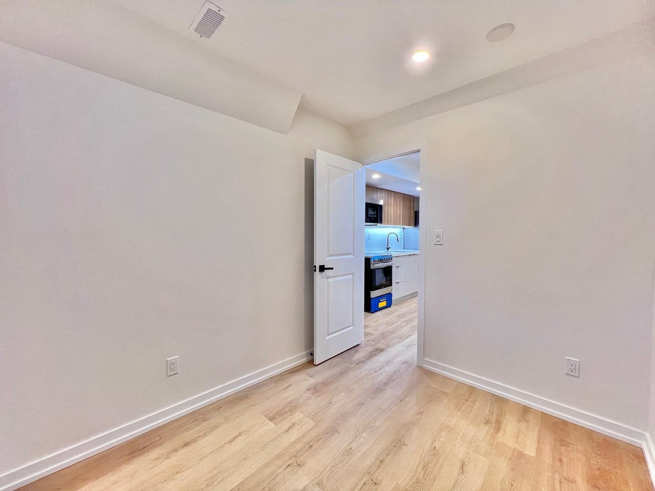 116 Day Avenue - Photo 7 of 11