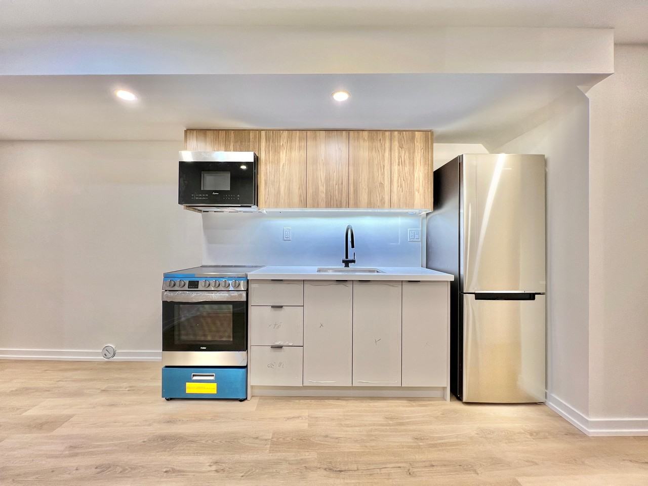 116 Day Avenue - Photo 3 of 11