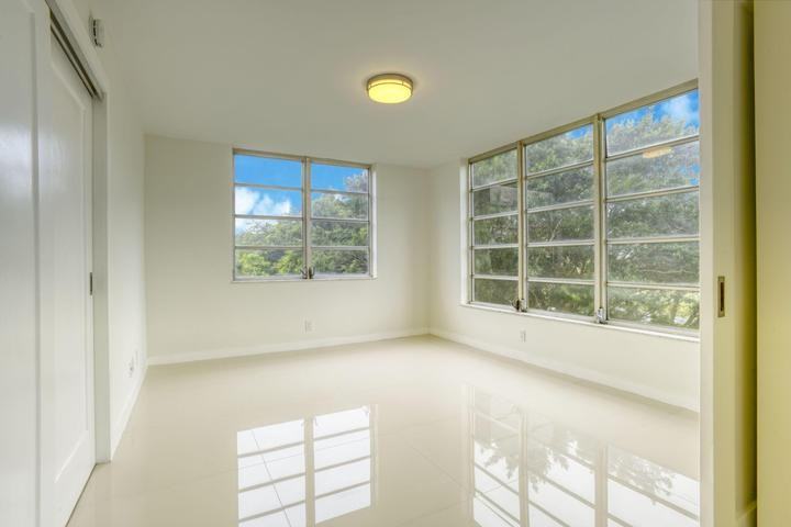 535 Oaks Drive - Photo 3 of 8