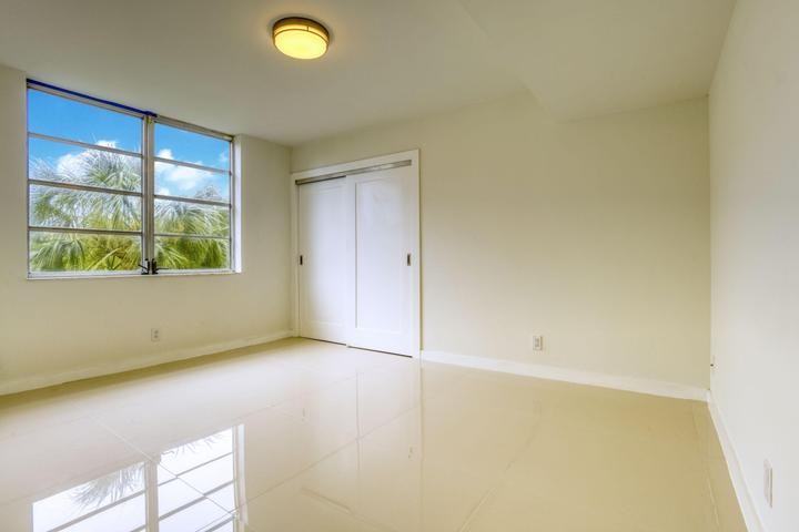 535 Oaks Drive - Photo 4 of 8