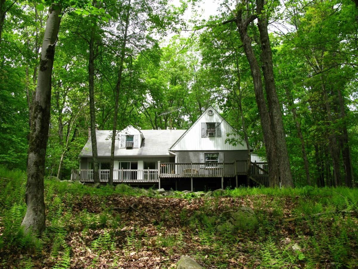 392 Hallowood Dr - Photo 4 of 20