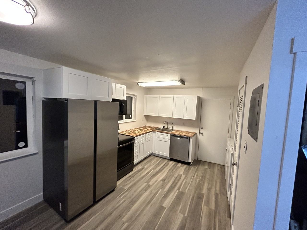 1208 W Harris Ave - Photo 2 of 8