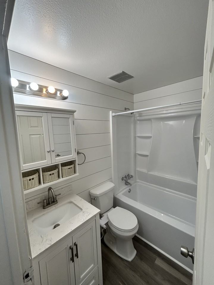 1208 W Harris Ave - Photo 5 of 8
