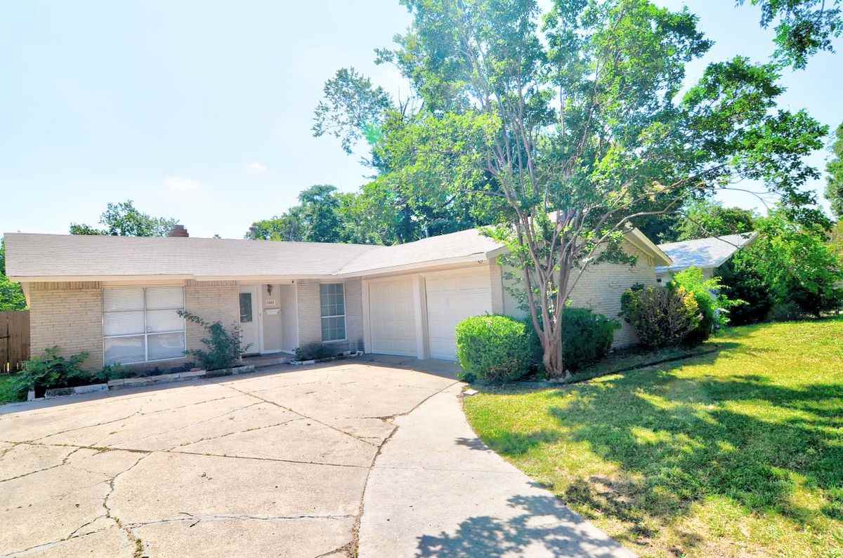 1412 W Shore Dr